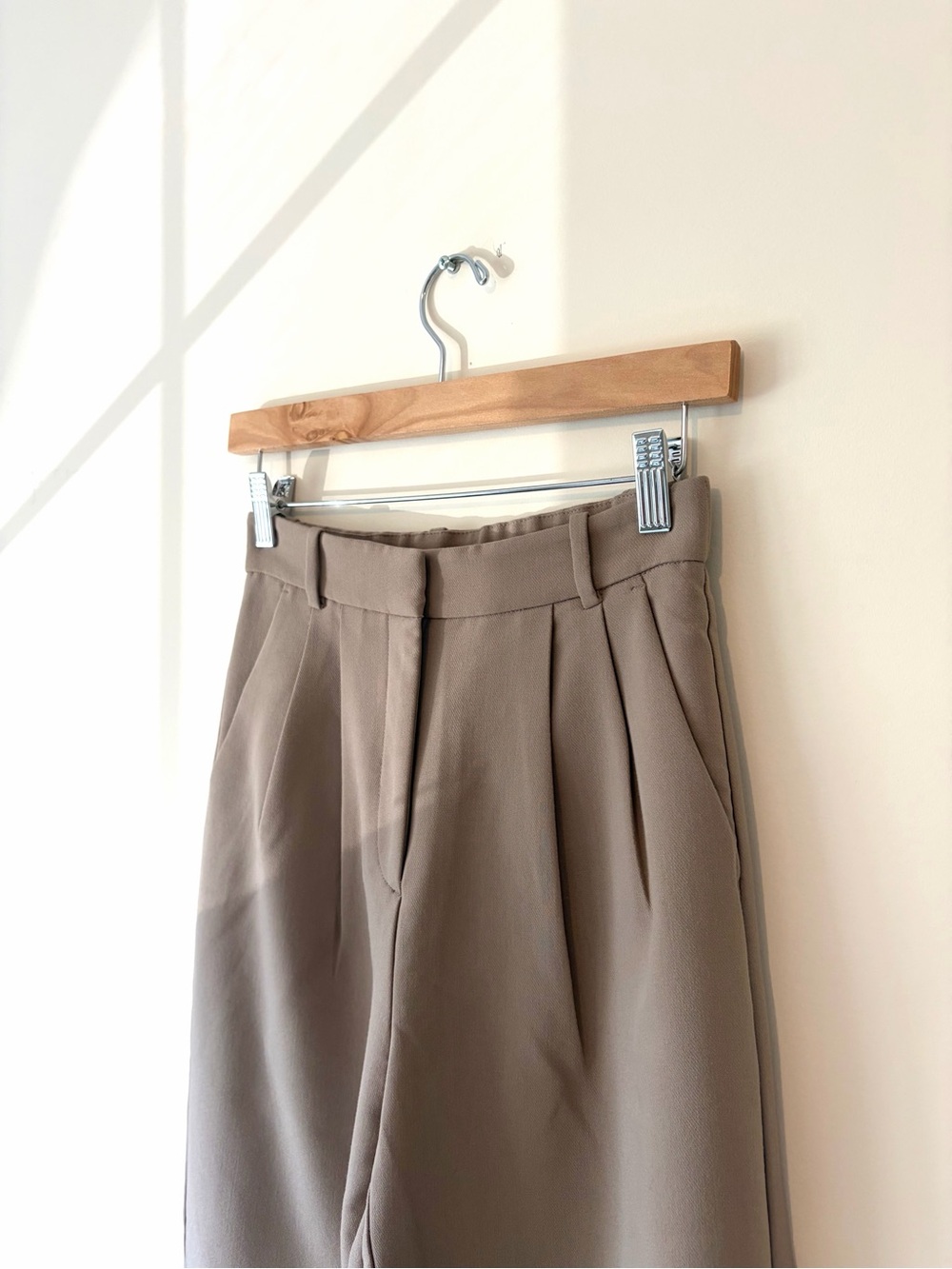 Abercrombie & Fitch Wide Leg High-Rise Trousers in Taupe - Picture 8 of 11